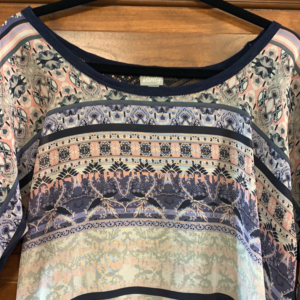 Vanity Blouse - Picture 2 of 3